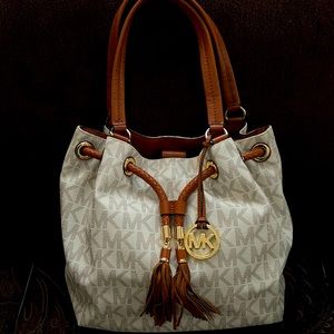 White Michael Kors hand bag